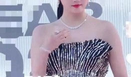 娱乐大爆料顶流小花,揭秘顶流小花背后的惊人真相！