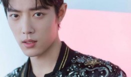 肖战新物料最新爆料,神秘角色引期待，粉丝热议剧情走向