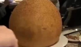 酒店网红打卡吃瓜,吃瓜群众纷纷围观